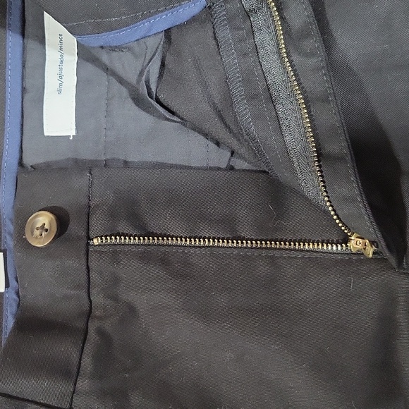 AMAZON ESSENTIALS Black Slim-Fit Wrinkle-Resistant Flat Chino Front Pant  -30x32 - Picture 6 of 13